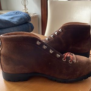 Vintage suede hiking boots “by Fabiano’”’ size 8M